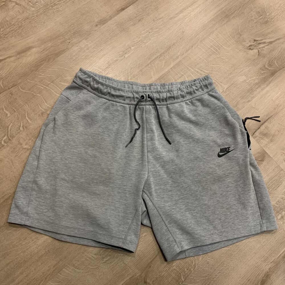 Nike Sportswear Tech Fleece Shorts Men's Large L Gray 928513-063 Swoosh Summer